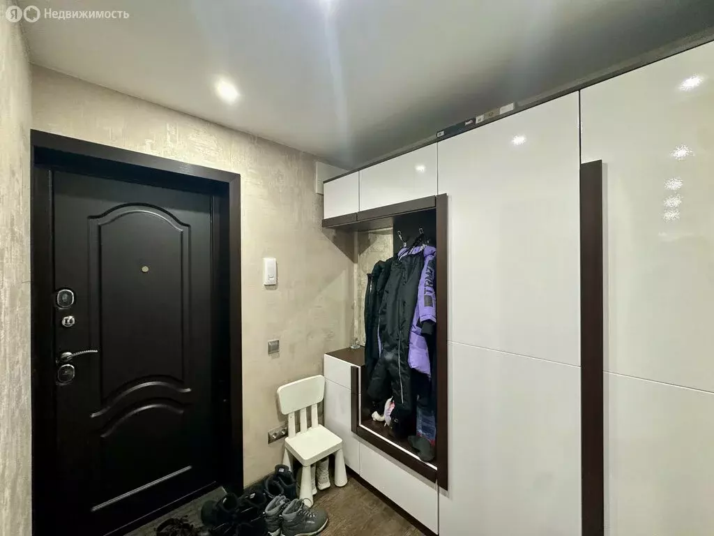 3-комнатная квартира: Бор, улица Чугунова, 10 (50.8 м) - Фото 1