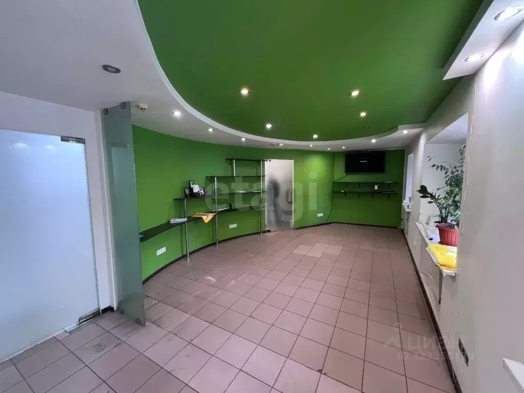 Торговая площадь в Красноярский край, Красноярск ул. Сурикова, 36 (48 ... - Фото 1