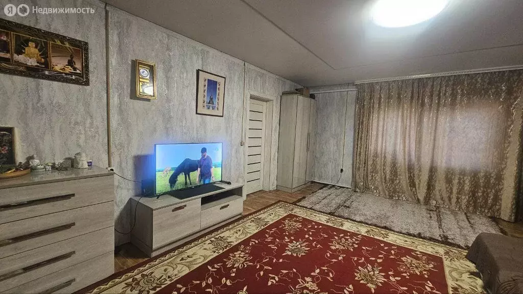 Дом в Республика Тыва, Кызыл (100 м) - Фото 1