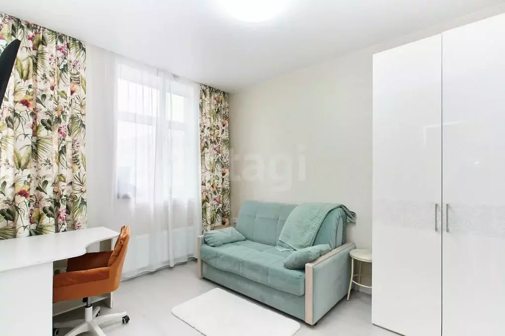 1-к кв. Тюменская область, Тюмень ул. Тимофея Чаркова, 87 (35.0 м) - Фото 1