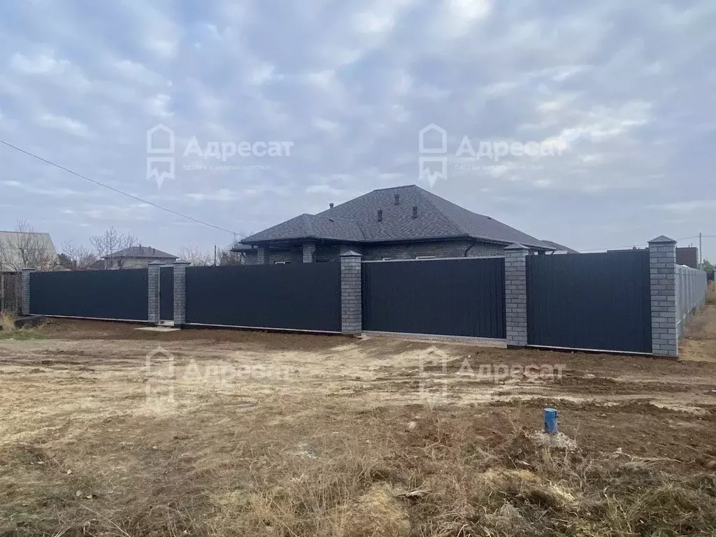 Дом в Волгоградская область, Средняя Ахтуба городское поселение, ... - Фото 0