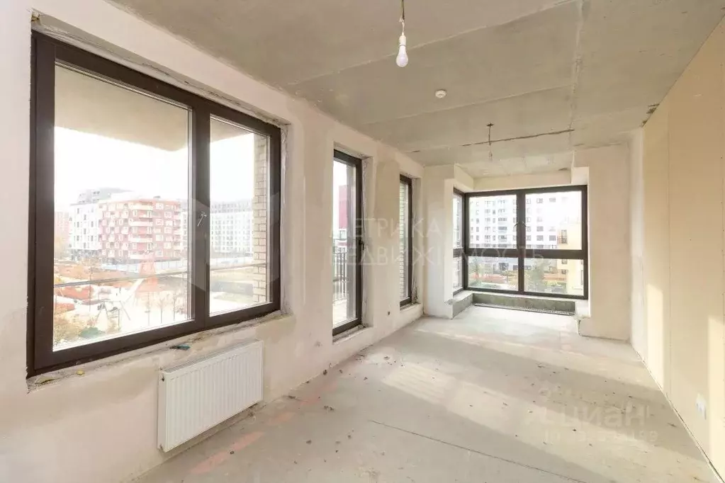 3-к кв. Тюменская область, Тюмень ул. Газовиков, 36 (107.0 м) - Фото 1