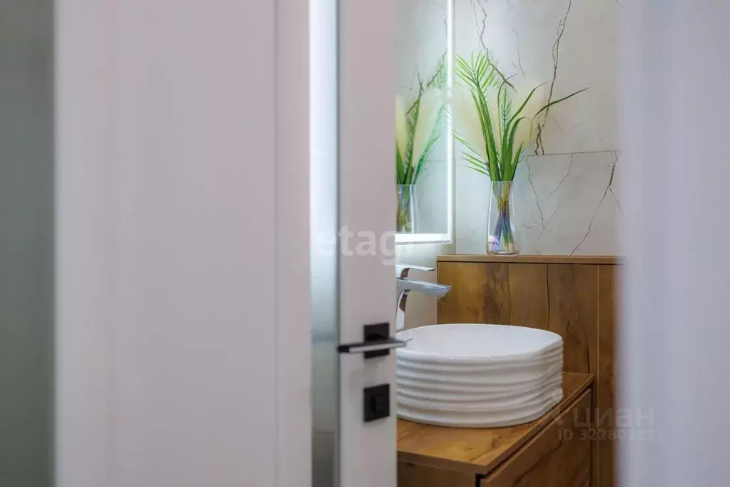 1-к кв. Тюменская область, Тюмень Ставропольская ул., 160/1 (56.5 м) - Фото 1