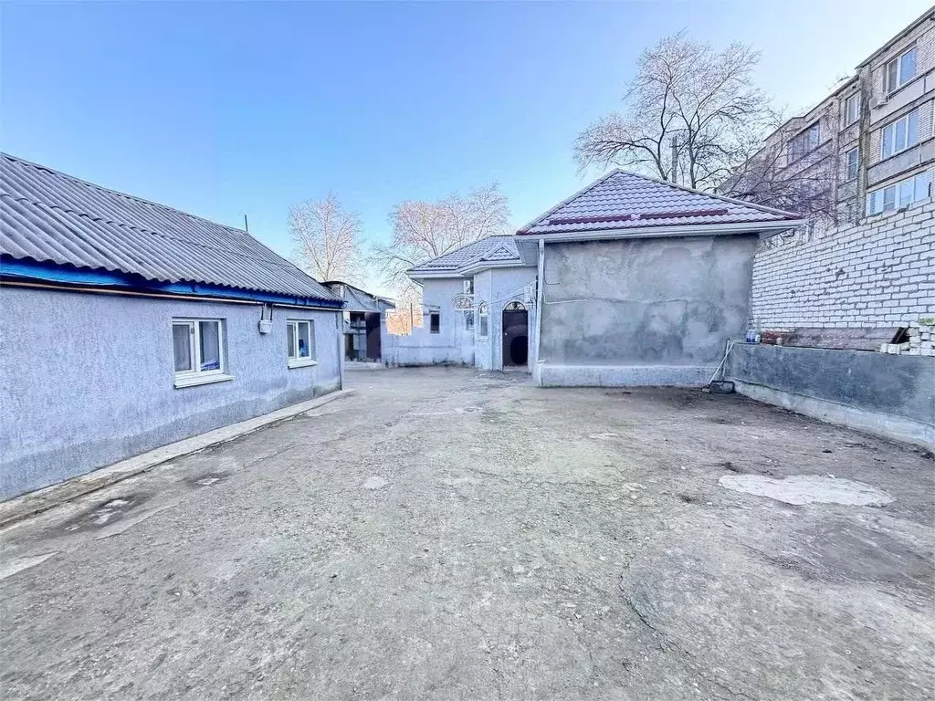 Дом в Калмыкия, Элиста ул. Балакаева, 19 (100 м) - Фото 2