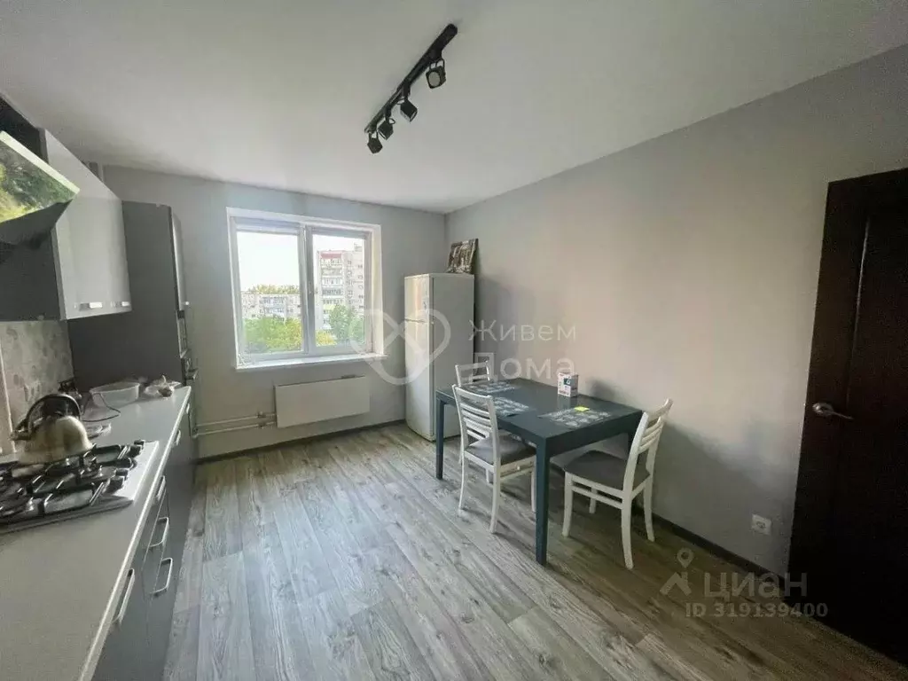 2-к кв. Волгоградская область, Волгоград ул. Глазкова, 23А (70.3 м) - Фото 0