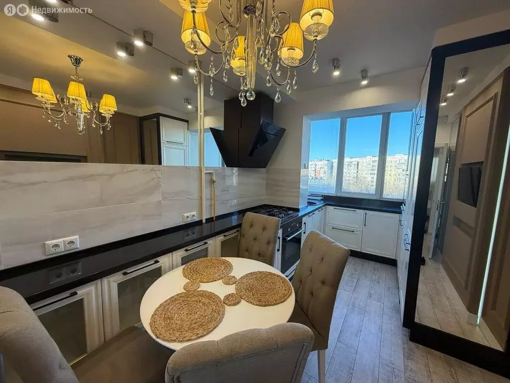 3-комнатная квартира: Симферополь, проспект Победы, 82 (64.6 м) - Фото 1