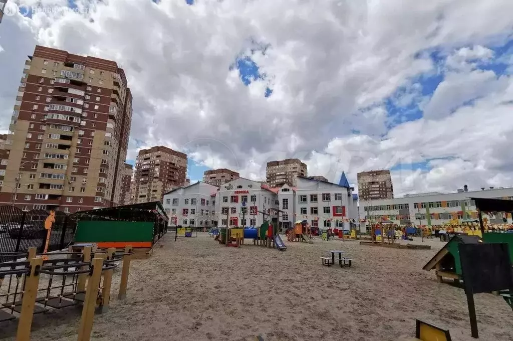 1-комнатная квартира: Тюмень, улица Монтажников, 53 (50 м) - Фото 0