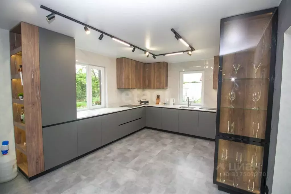 Дом в Сахалинская область, Южно-Сахалинск ул. Крейсер Новик (291 м) - Фото 1