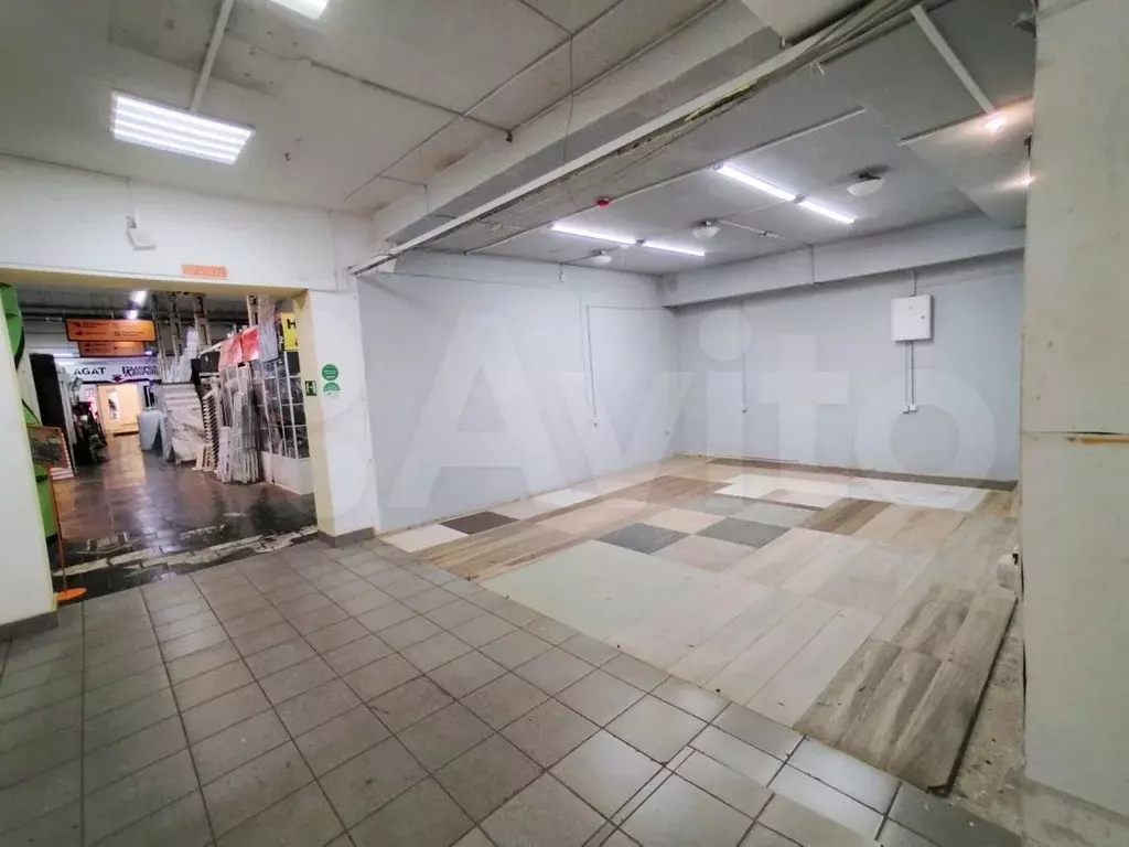 Выставочная площадь, 22.8 м, рядом с выходом - Фото 0