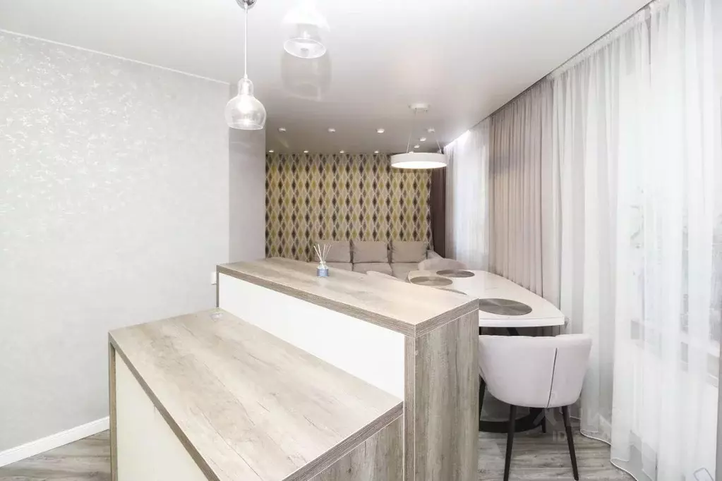 2-к кв. Тюменская область, Тюмень Амурская ул., 39 (76.1 м) - Фото 1