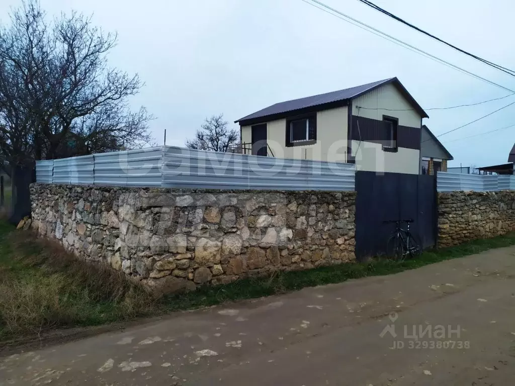 Дом в Крым, Черноморский район, с. Новосельское ул. Ивана Жудова (53 ... - Фото 1