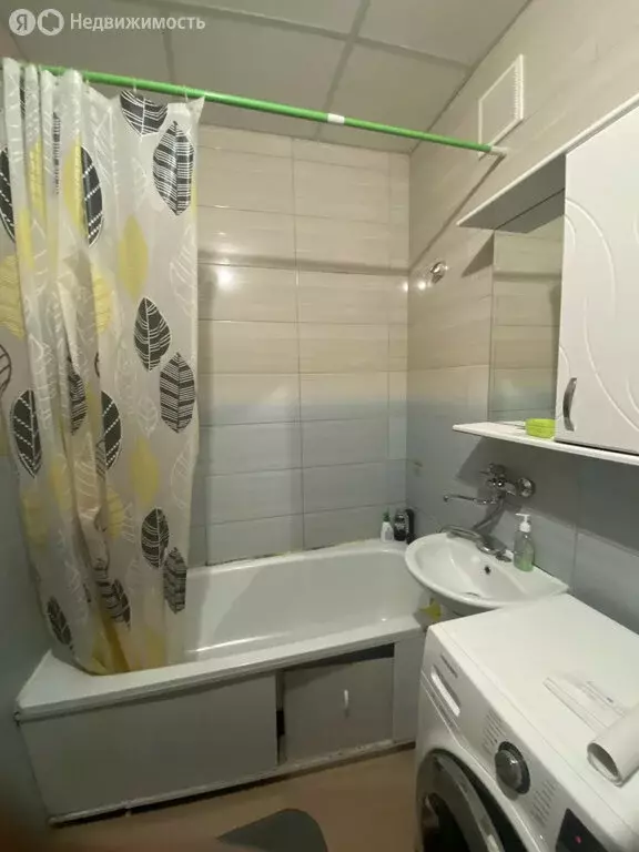 3-комнатная квартира: Новый Уренгой, район Южная Жилая Часть, ... - Фото 1