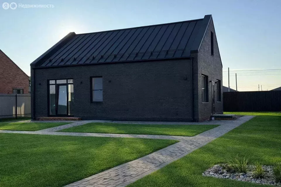 Дом в село Новобессергеневка, Земляничная улица (120 м) - Фото 1