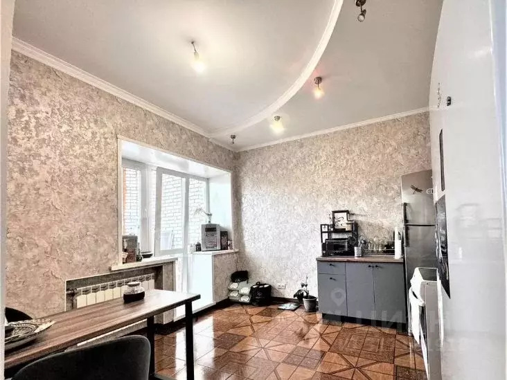 3-к кв. Омская область, Омск просп. Комарова, 9 (126.0 м) - Фото 1