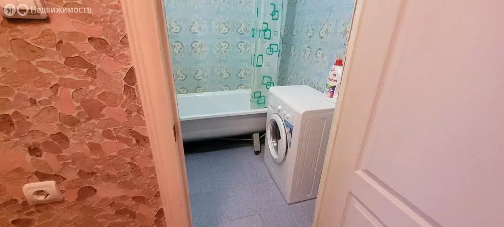 1-комнатная квартира: Саратов, улица имени А.П. Чехова, 6А (53 м) - Фото 0