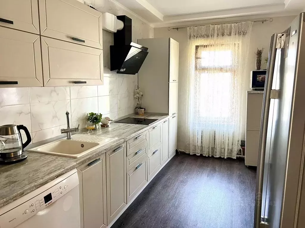 Дом в Оренбургская область, Оренбург ул. Обороны, 30 (200 м) - Фото 0