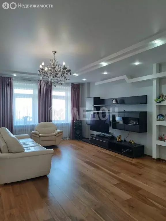 3-комнатная квартира: Омск, набережная Тухачевского, 16 (133.3 м) - Фото 1