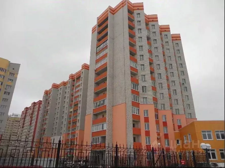 3-к кв. Брянская область, Брянск ул. Крахмалева, 57 (97.0 м) - Фото 0