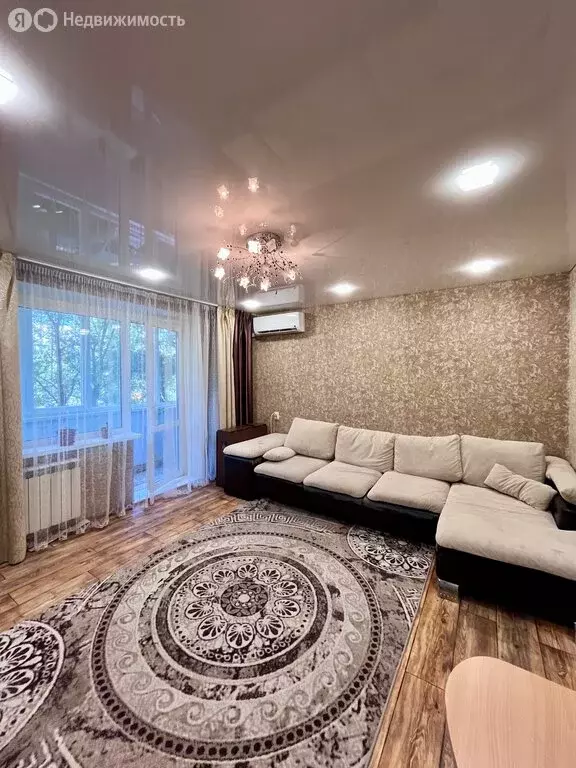 3-комнатная квартира: Саяногорск, микрорайон Заводской, 41 (65 м) - Фото 0