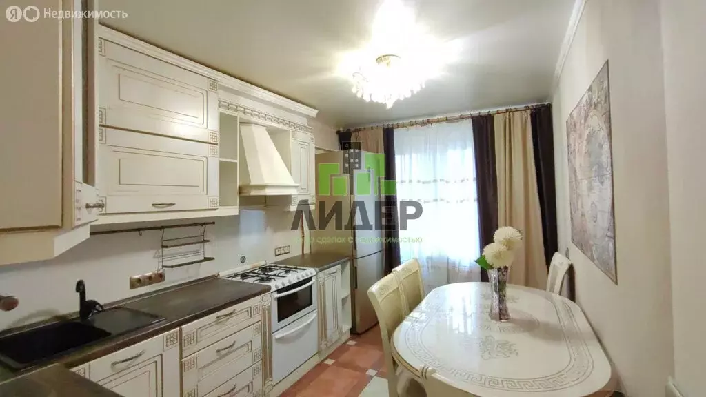 3-комнатная квартира: Нефтекамск, Комсомольский проспект, 43А (71 м) - Фото 1