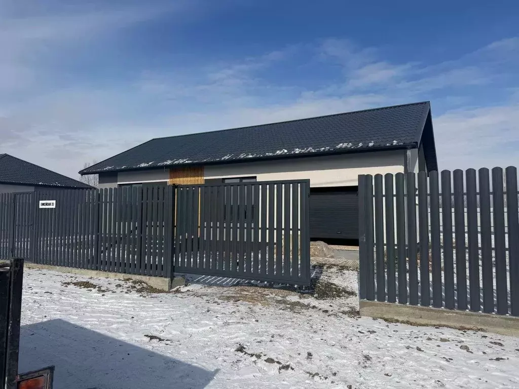 Дом в Хакасия, Усть-Абаканский район, пос. Тепличный ул. Енисейская, ... - Фото 1