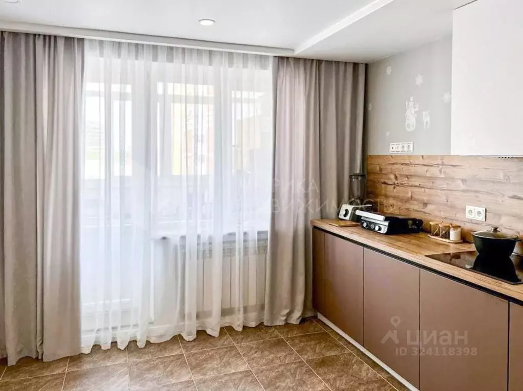 2-к кв. Тюменская область, Тюмень Кремлевская ул., 87 (66.4 м) - Фото 1