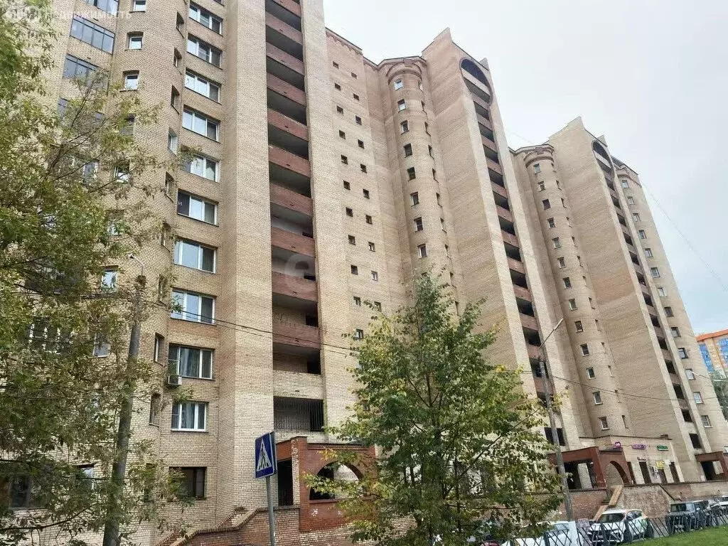 3-комнатная квартира: Красногорск, Ильинское шоссе, 6 (100 м) - Фото 0