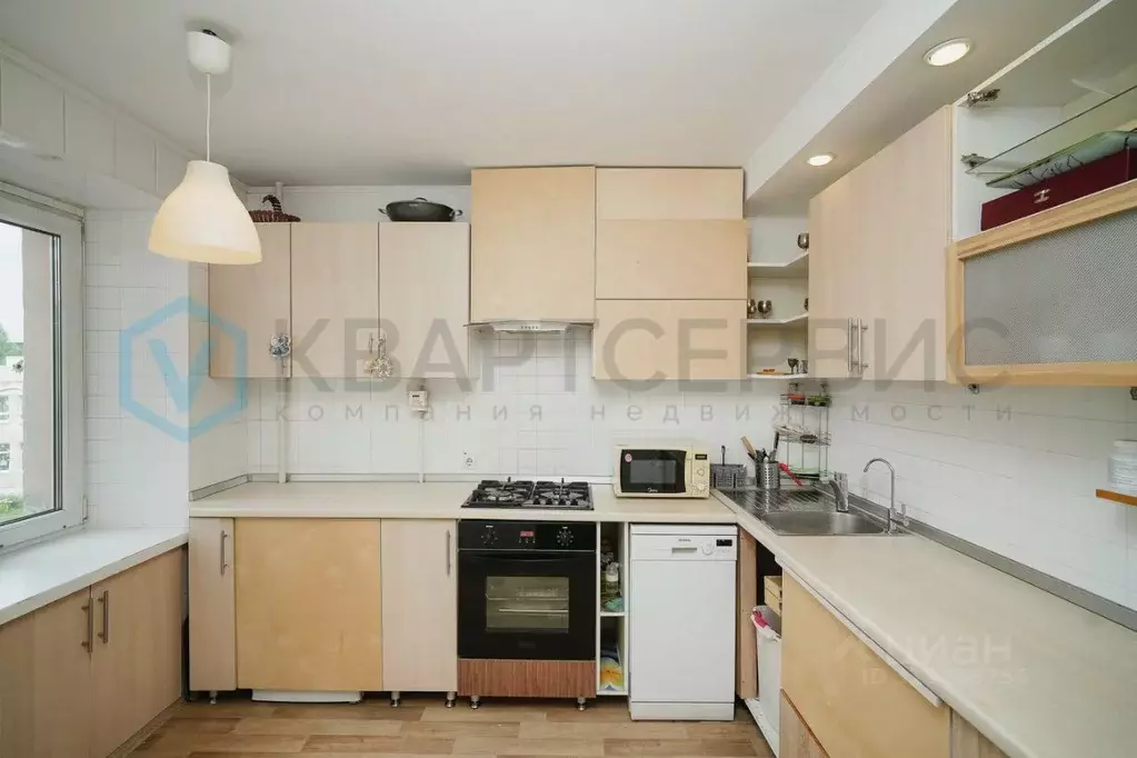 3-к кв. Омская область, Омск Городок Нефтяников мкр, ул. Блюхера, 26 ... - Фото 1