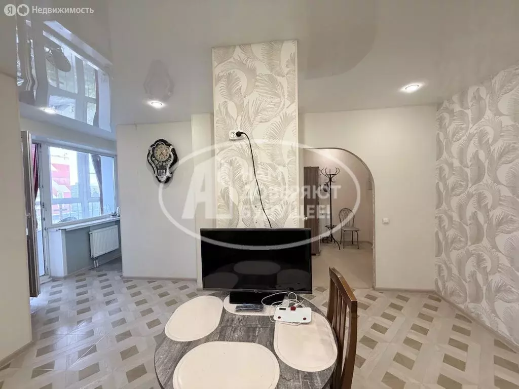3-комнатная квартира: Пермь, улица Калинина, 64 (70.6 м) - Фото 2