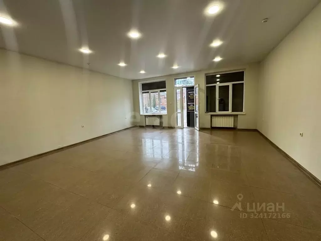 Торговая площадь в Северная Осетия, Владикавказ ул. Леваневского, 262 ... - Фото 1