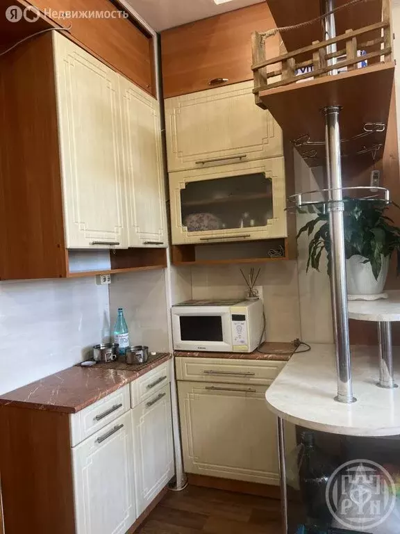 1к в 12-комнатной квартире (21.3 м) - Фото 1