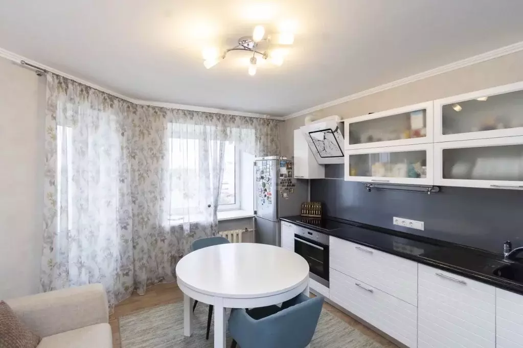 2-к кв. Тюменская область, Тюмень ул. Энергетиков, 16 (71.7 м) - Фото 1