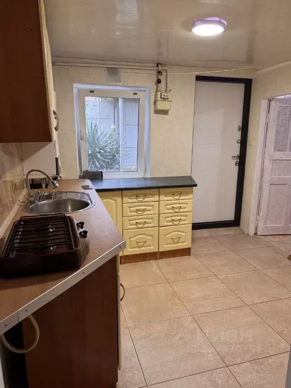 2-к кв. Крым, Феодосия ул. Анюнаса, 10 (49.0 м) - Фото 2