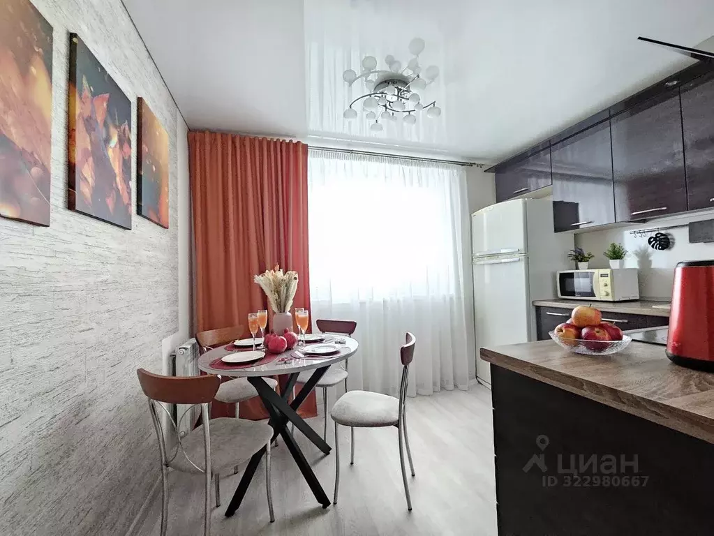 2-к кв. Вологодская область, Череповец просп. Шекснинский, 23 (64.0 м) - Фото 1