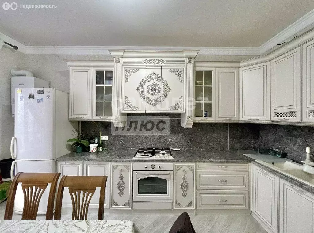 3-комнатная квартира: Махачкала, улица Каммаева, 20А (87 м) - Фото 1