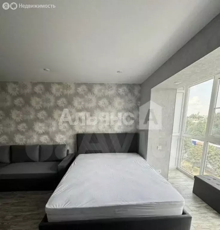 Квартира-студия: Шахты, проспект Победа Революции, 130А (37 м) - Фото 1