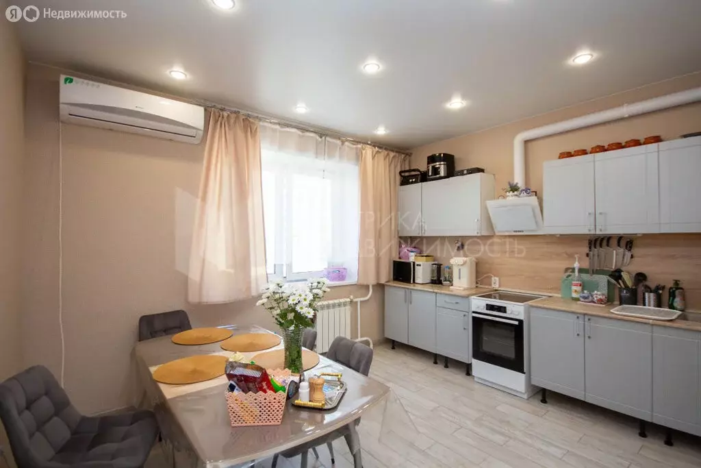 3-комнатная квартира: Тюмень, улица Мельникайте, 34к1 (80.4 м) - Фото 1