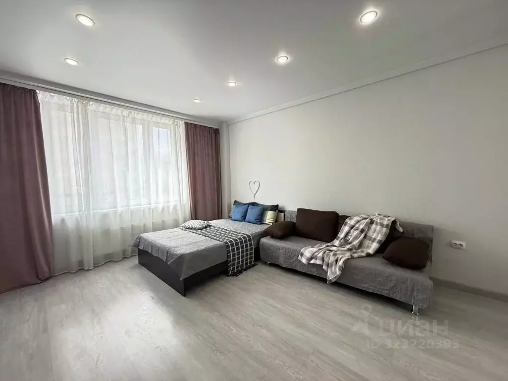 1-к кв. Тюменская область, Тюмень Заречный проезд, 39Ак2 (45.0 м) - Фото 1