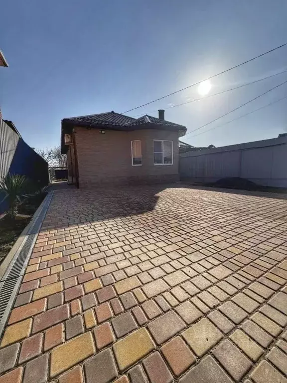 Дом в Краснодарский край, Краснодар пос. Знаменский, ул. Тополиная, 23 ... - Фото 1