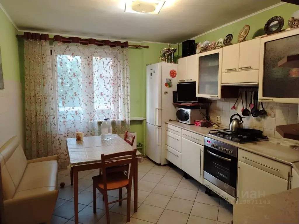 3-к кв. Ленинградская область, Гатчина ул. Радищева, 9 (80.0 м) - Фото 0