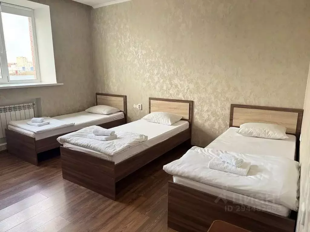 Комната Тюменская область, Тюмень Молодежная ул., 76к1 - Фото 1