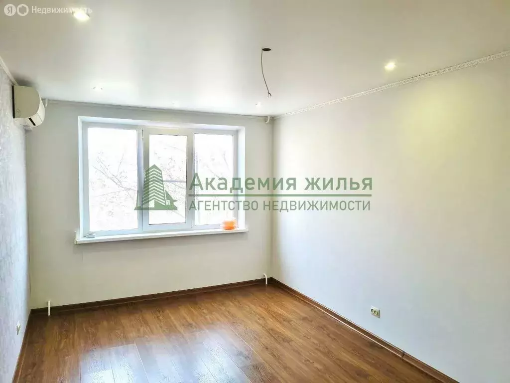 3-комнатная квартира: Челябинск, улица Молодогвардейцев, 62 (64 м) - Фото 1