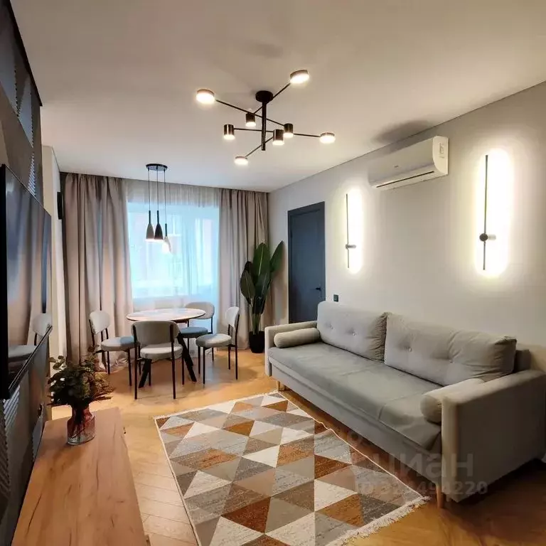 3-к кв. Удмуртия, Ижевск пл. имени 50-летия Октября, 8А (42.0 м) - Фото 0