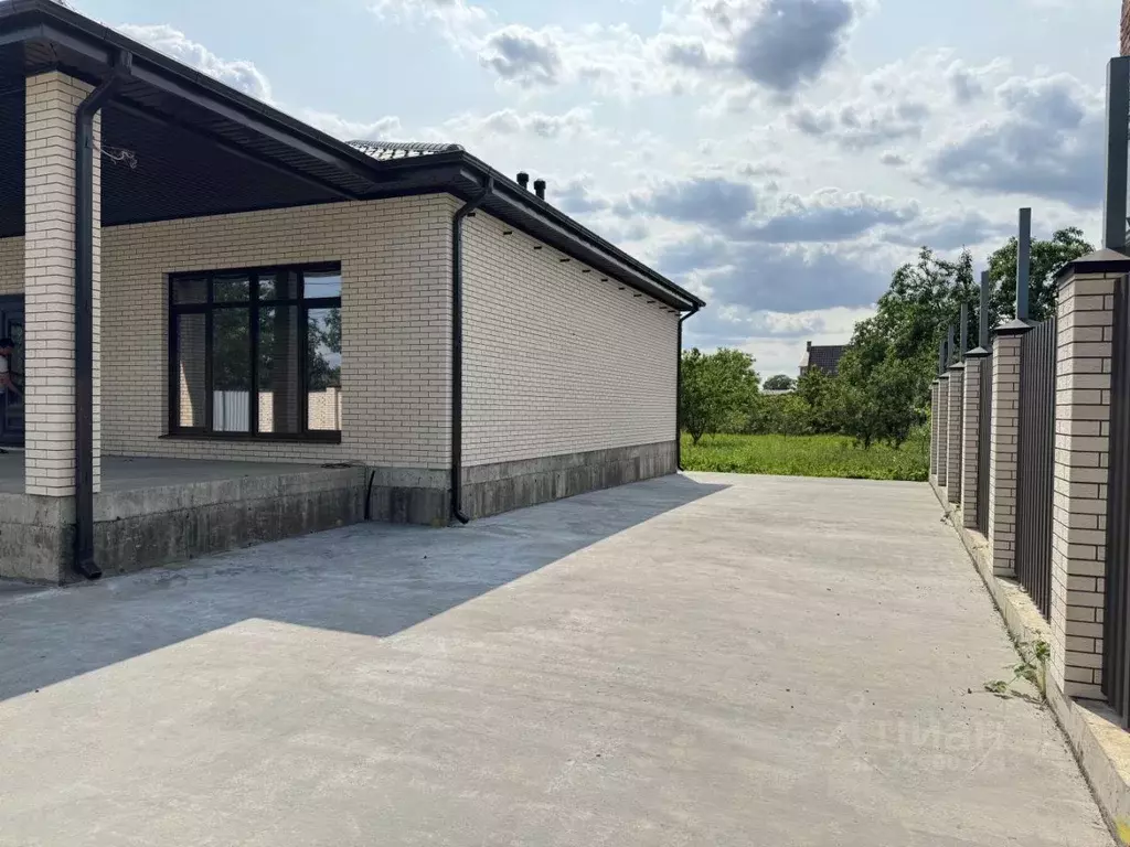 Дом в Краснодарский край, Абинск ул. Розы Люксембург, 161 (198 м) - Фото 2