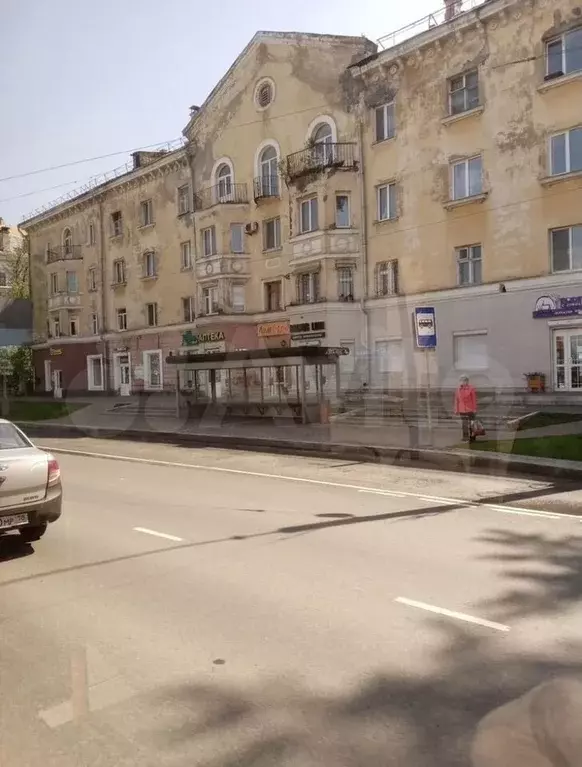 Комната 17 м в 3-к., 2/4 эт. - Фото 0