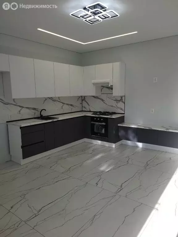 Дом в Ялуторовск, улица Свободы (100 м) - Фото 1