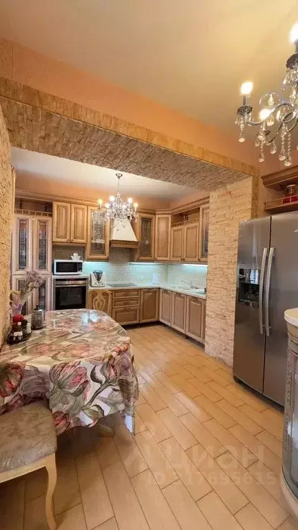2-к кв. Новосибирская область, Новосибирск ул. Кирова, 27с2 (126.0 м) - Фото 0