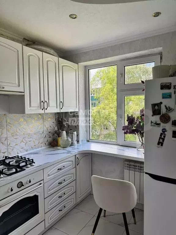 Доля в 4-к. квартире, 61,8 м, 5/5 эт. - Фото 0