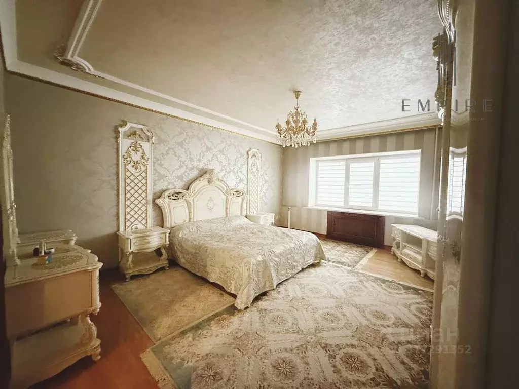 5-к кв. Чеченская республика, Грозный ул. Пушкина, 9 (168.6 м) - Фото 0