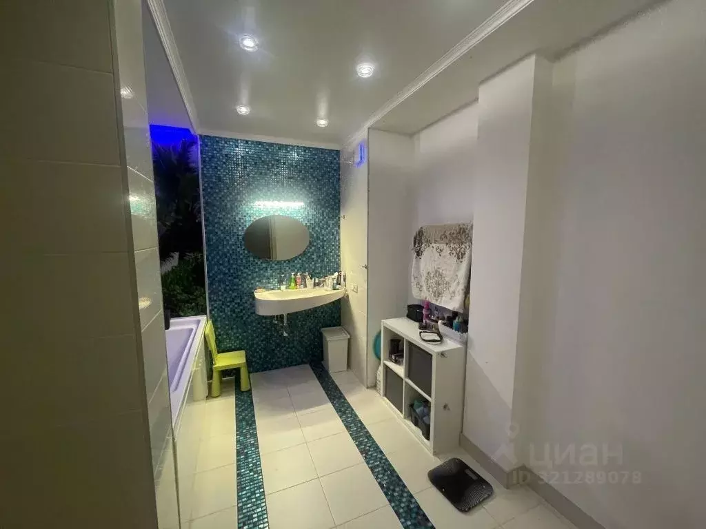 3-к кв. Красноярский край, Красноярск Взлетка мкр, ул. Батурина, 38 ... - Фото 1